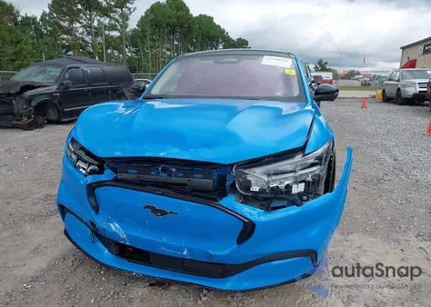 2022 Ford Mustang Mach-E Premium z USA, uszkodzony, nr VIN 3FMTK3R78NMA28119